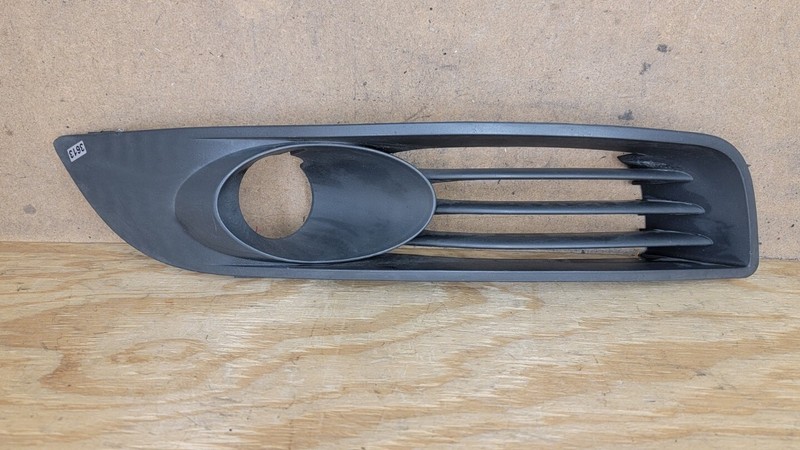 2006-2011 CHEVROLET IMPALA Front Bumper Foglight Cover Bezel Right 10339893 OEM
