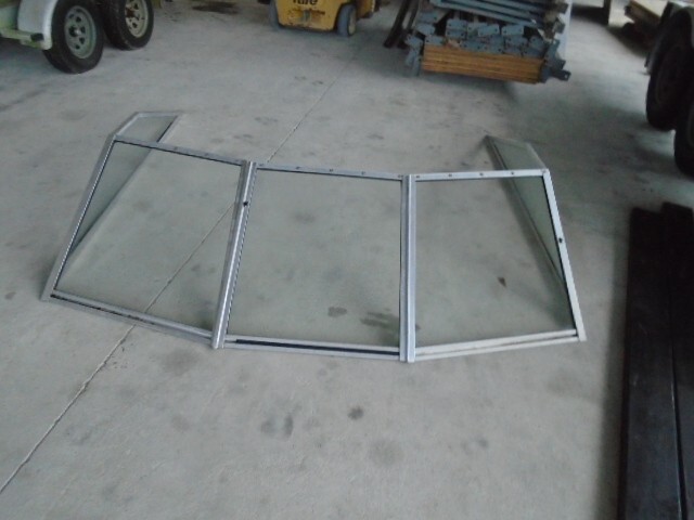 COMPLETE USED 1985 24' BAYLINER CIERA GLASS WINDSHIELD ASSEMBLY WINDSHIELDS