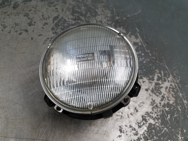 2005 Jeep Wrangler TJ Rubicon 4x4 Right Passenger Head Light / Bucket #8311 VV3