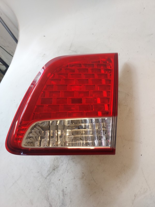 2012 Kia Sorento RH Passenger trunk Panel Mounted Tail Light incandescent bulb