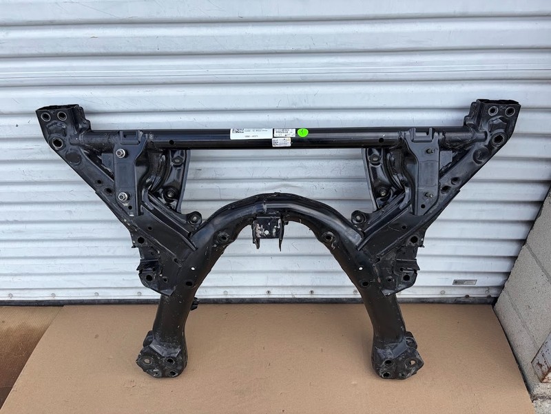 ✅17-25 Tesla Model Y Front Subframe Cradle Crossmember w/ Nuts 1044531-00-C