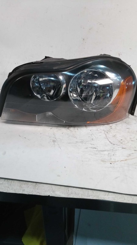 2005 VOLVO XC90 Left Headlight Assembly Halogen Used OEM 392253 144k Miles
