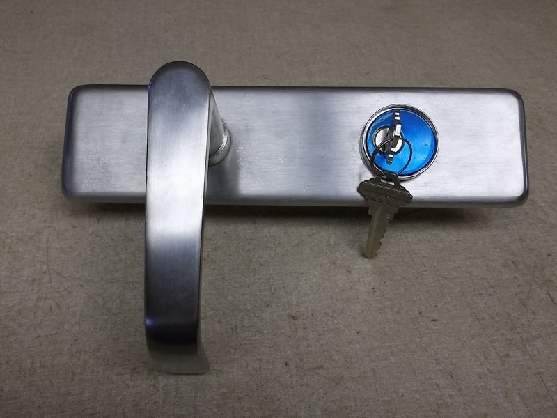 NEW Stainless Steel Right Hand Commercial Door Handle 9-1/2" x 2-1/2" w/ Key