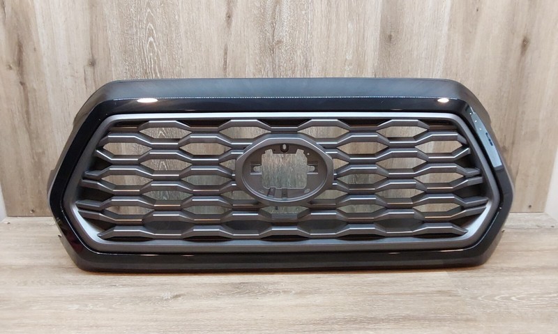 2016-2022 TOYOTA TACOMA GRILLE ASSY OEM PART#53113-04040.