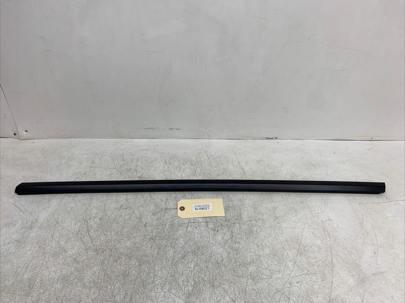 20-23 Tesla Y Front Left Door Window Outer Belt Seal OEM 1495723-00-B 49021 U8