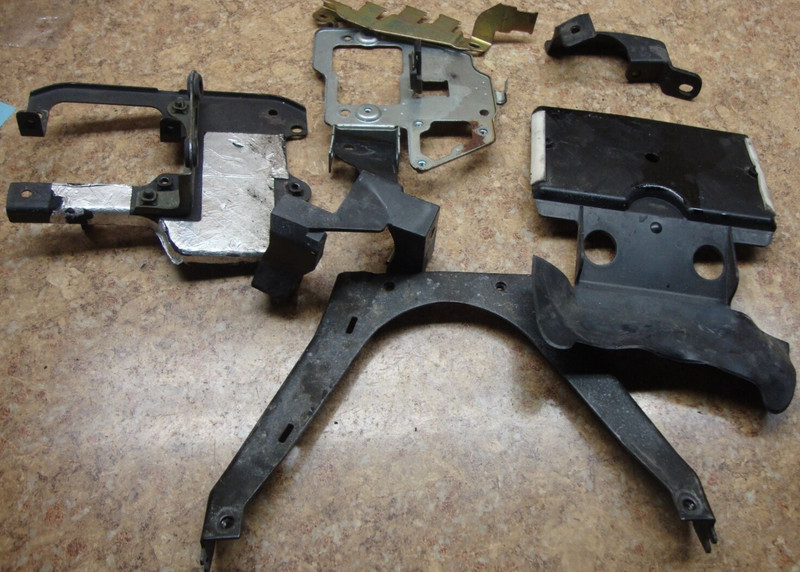 2006 Yamaha FZ6 FZ 6 FZ6-C F Z 6 600 Metal Plastic Mount Bracket Mounting Parts
