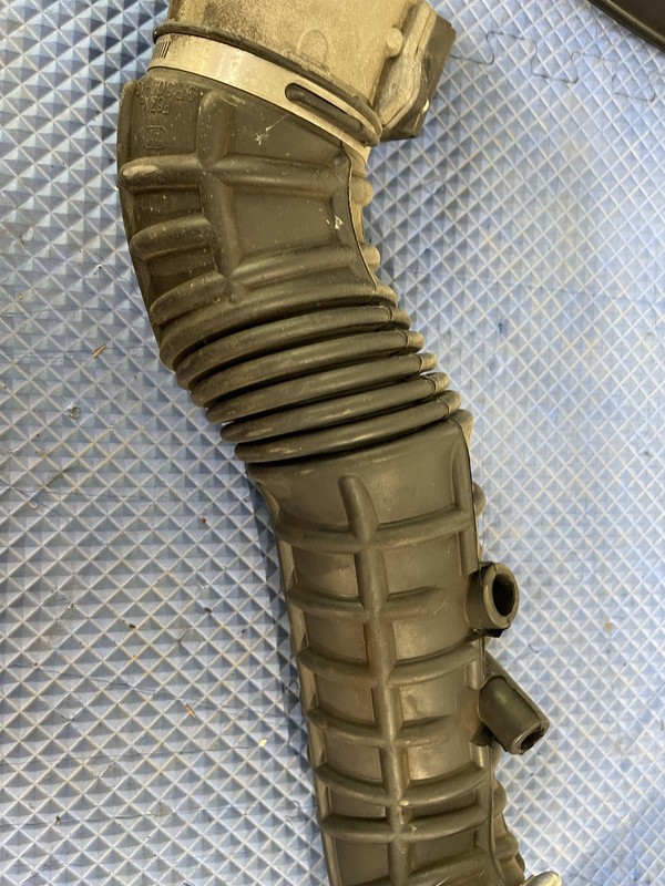 1996-1998 Ford Mustang GT 4.6L Engine Air Cleaner Snorkel Tube Oem Tested !