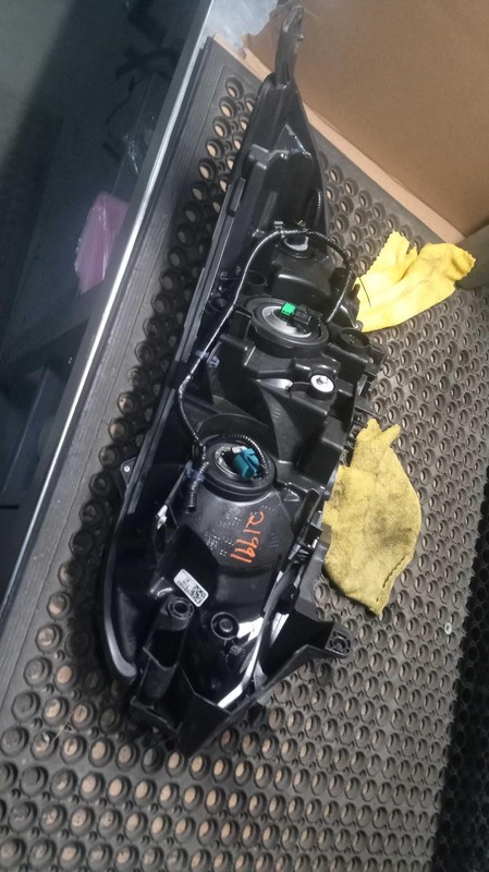 2015 Honda CR-V Right Headlight Assembly - Brown - Used - 108k Miles