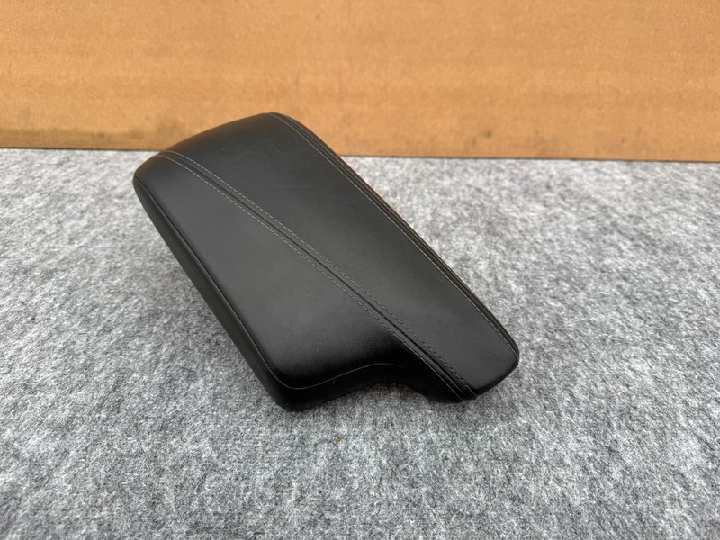 INFINITI QX30 2017-2019 OEM CENTER CONSOLE ARMREST ARM REST LID COVER BLACK