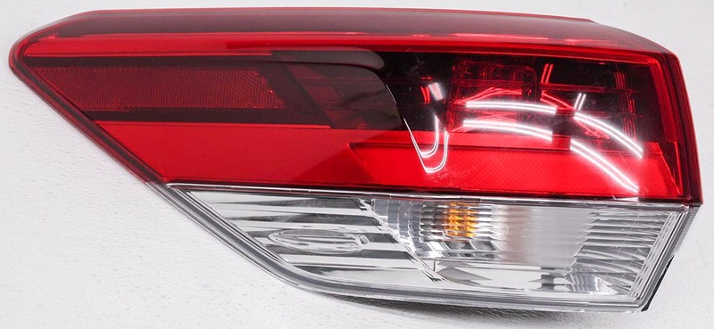 OEM Toyota Highlander Outer Left LED Tail Lamp 81560-0E161 - 1 Lens Chip