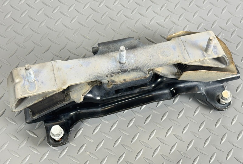 ✅2019-2026 RAM 1500 5.7L V8 4x4 5th Gen TRANSMISSION MOUNT BRACKET INSULATOR OEM