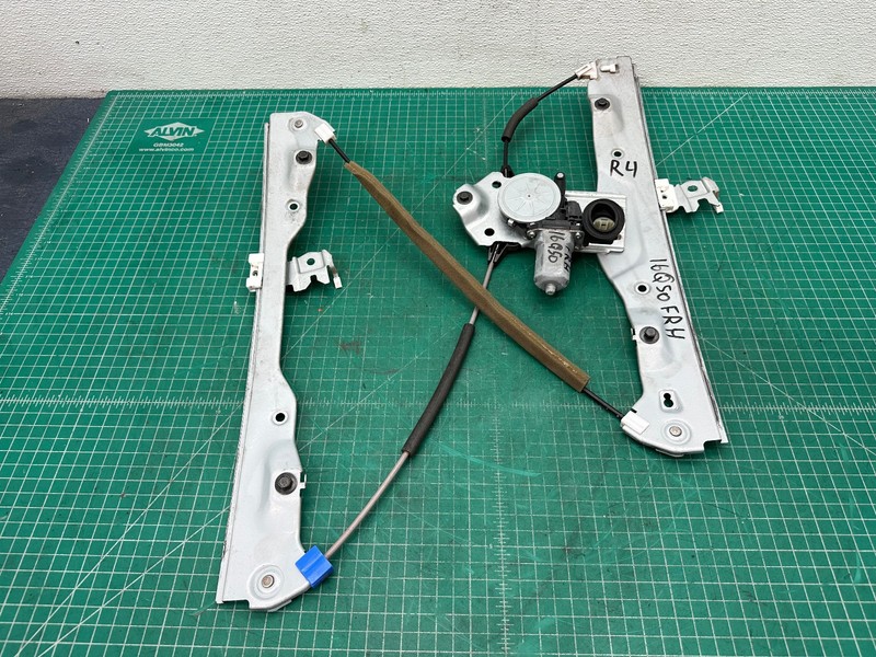 14-18 INFINITI Q50 - FRONT RIGHT SIDE DOOR WINDOW REGULATOR W/ MOTOR OEM