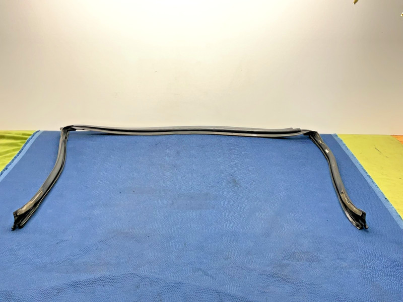 96–02 BMW E36 Z3 Front Window Windshield Top Seal Gasket Rubber Trim Black OEM