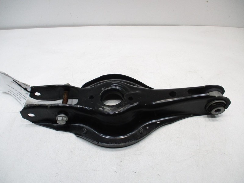 2012-2018 BMW 328i RIGHT REAR LOWER SPRING PERCH 64637