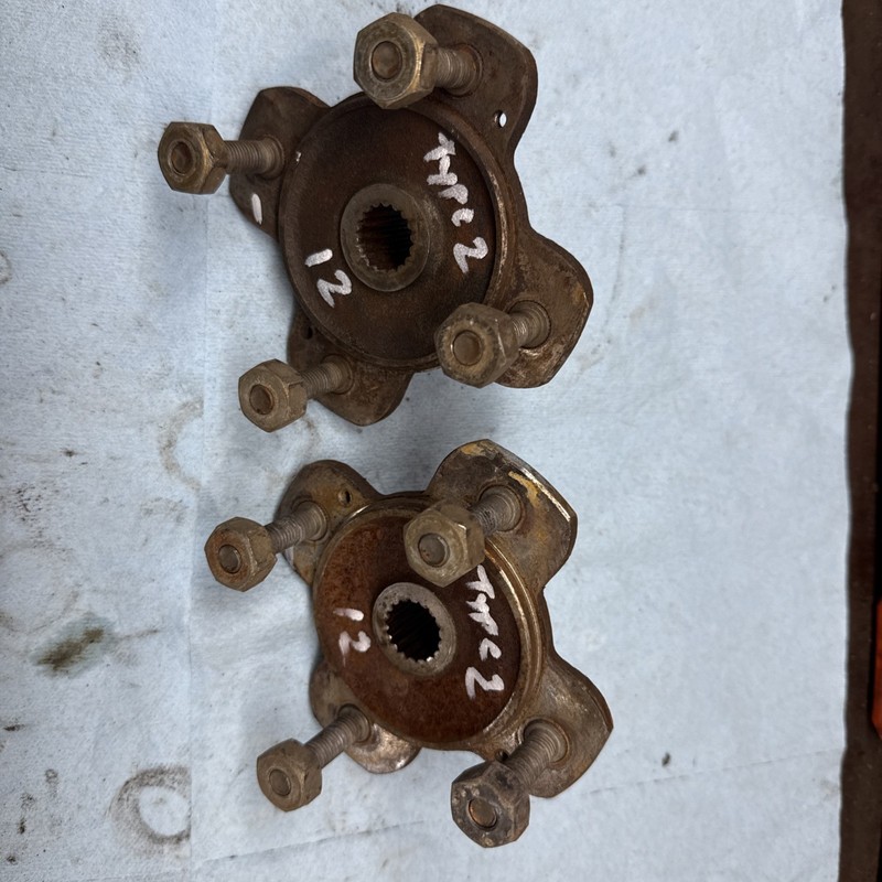 2000’s Polaris GEM Electric Golf Cart Wheel Hub Set Type 2 Good # 12