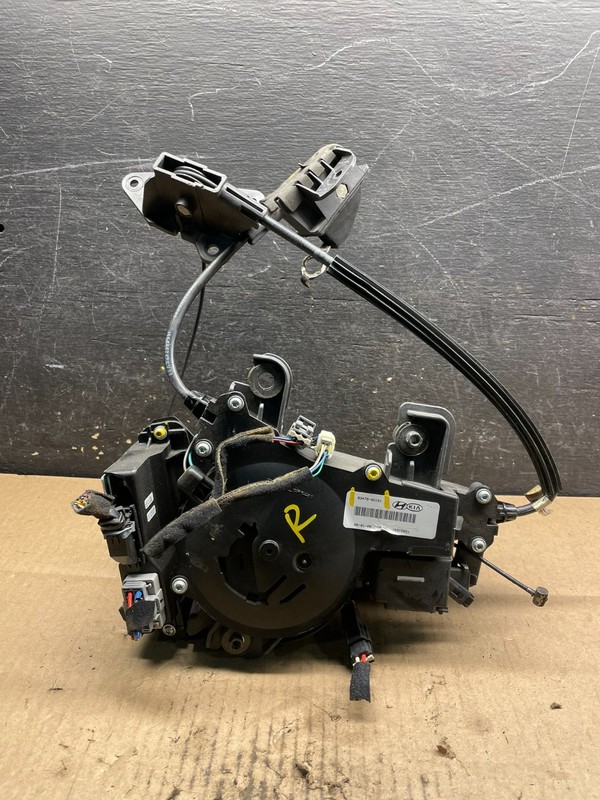 2007-2014 Kia Sedona Left Electric Power Sliding Door Motor Regulator V9211 DG