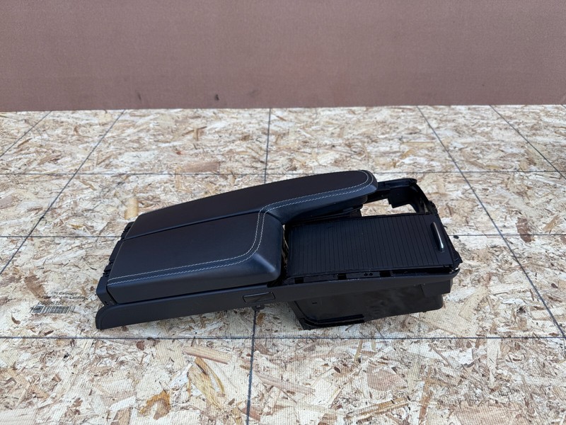 MERCEDES W212 E63 2014-2016 OEM CENTER CONSOLE ARMREST W CUP HOLDER NAPA LEATHER