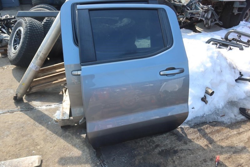 2019-2025 Chevy Silverado 1500 Crew Cab OEM Rear Left LH Driver Door 84608651