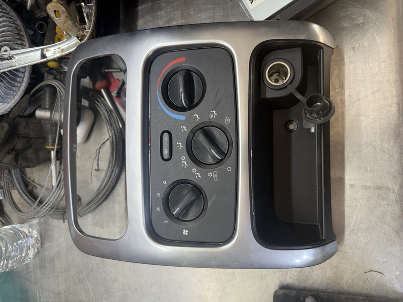 2002-2003 Jeep Liberty Heater AC Climate Temp Controls OEM P55037533AB