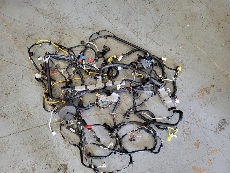 Used Oem Hyundai Body Floor Main Wiring Harness for 2020 Santa Fe 2.0L FWD