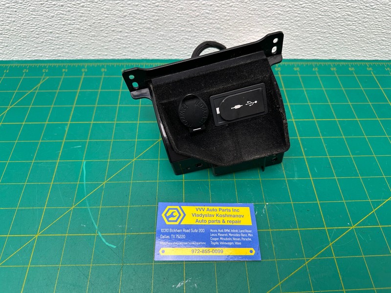 15-17 LEXUS RC300 RC350 CENTER CONSOLE USB PORT AUX JACK MEDIA HUB W/ TRIM OEM