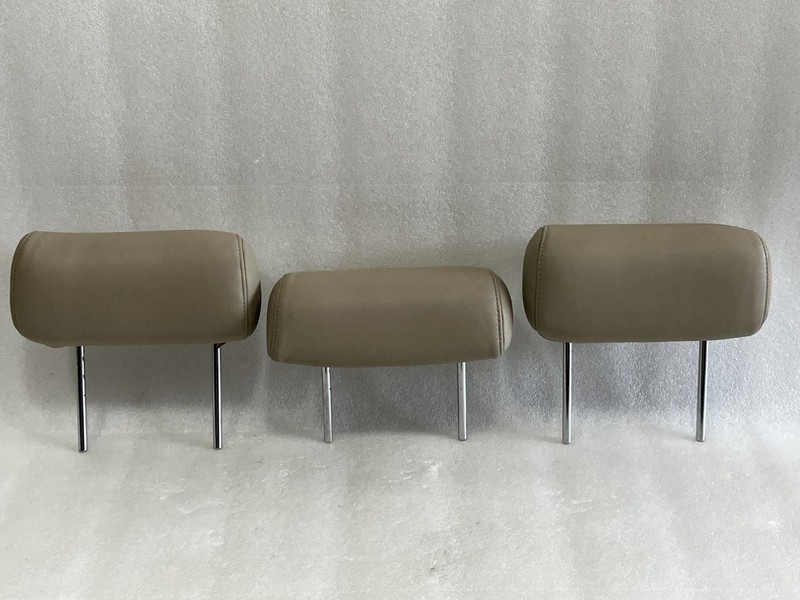2000 2001 2002 2003 2004 TOYOTA AVALON REAR SEAT HEADRESTS 3 PIECES IVORY LA01