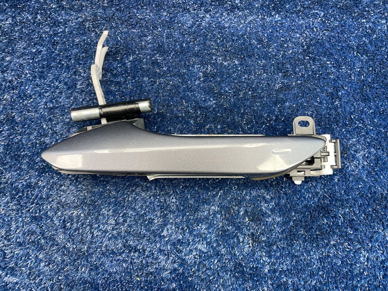 2018-2021 LEXUS NX300 REAR RIGHT SIDE DOOR OUTSIDE HANDLE OEM Silver