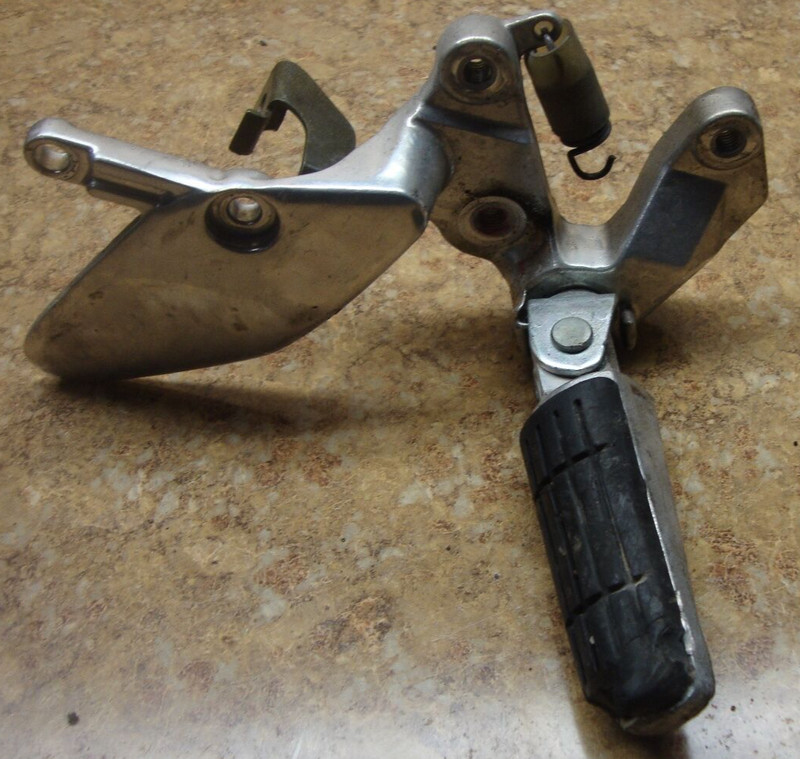 2007 Yamaha YZF600R YZF 600 600R YZF600 Right Front Foot Peg Pedal Mount J6