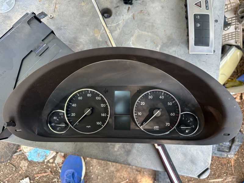 05 MERCEDES C CLASS C230 C240 C320 OEM INSTRUMENT SPEEDOMETER GAUGE CLUSTER 131K