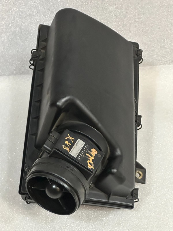 1997 - 1998 JAGUAR XK8 4.0L AIR INTAKE CLEANER BOX W MASS FLOW METER SENSOR OEM