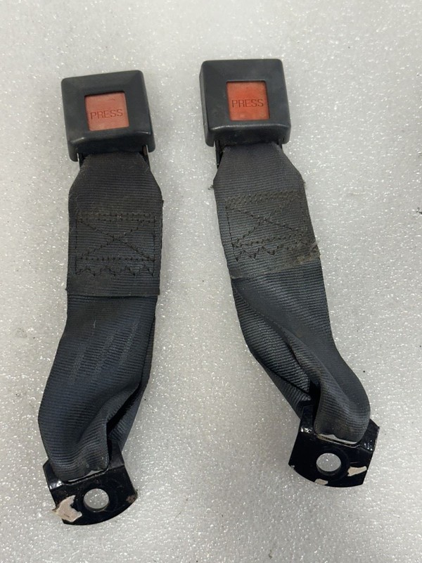 1986 1987 1988 1989 TOYOTA CELICA COUPE REAR SEAT BELT BUCKLES PAIR DARK GRAY
