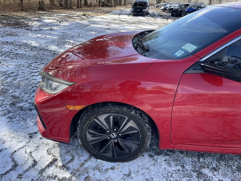2017-21 HONDA CIVIC LEFT FENDER MINOR SCRATCH RED PC:R513 1.5L FWD 121K EX 62605
