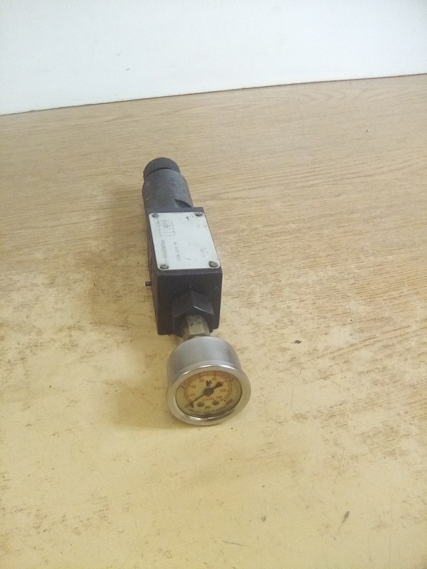 Parker PRDM2PP06KVS Pressure Reducing Hydraulic Valve W/Valley 4" Gauge
