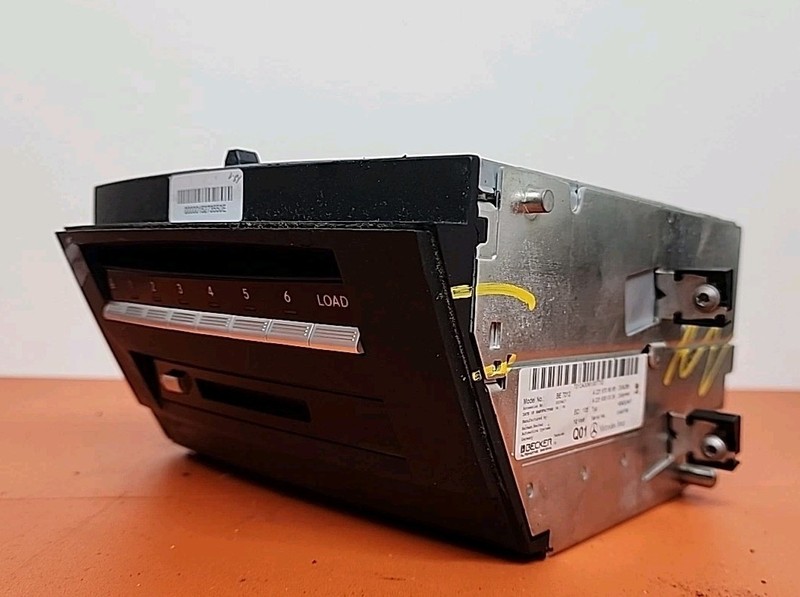 2218708085 | 07-2009 Mercedes W221 S550 S400 Head Unit Command CD Navigation OE