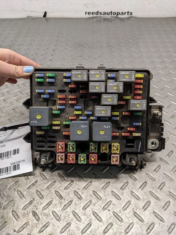 Fuse Box Engine Fits 03-07 HUMMER H2 1178810