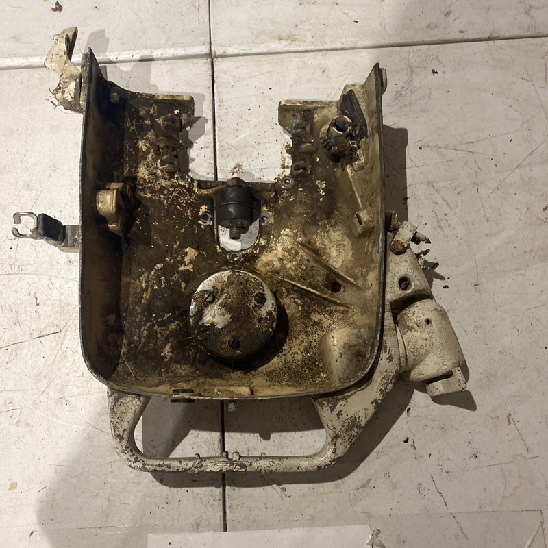 1959 JOHNSON SUPER SEA HORSE outboard 35hp RDS21 lower cowl base plate 37726