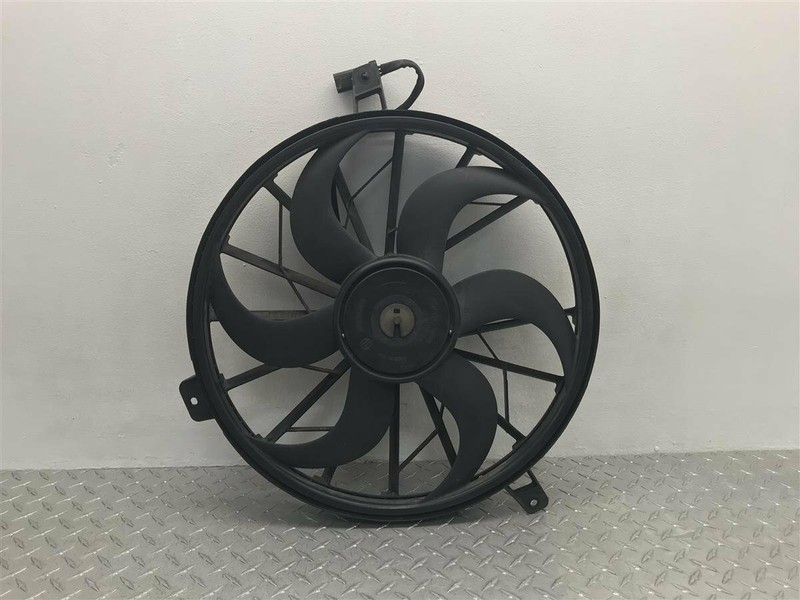 02-04 JEEP GRAND CHEROKEE COOLING FAN ASSEMBLY 4.0L OEM 674-00760