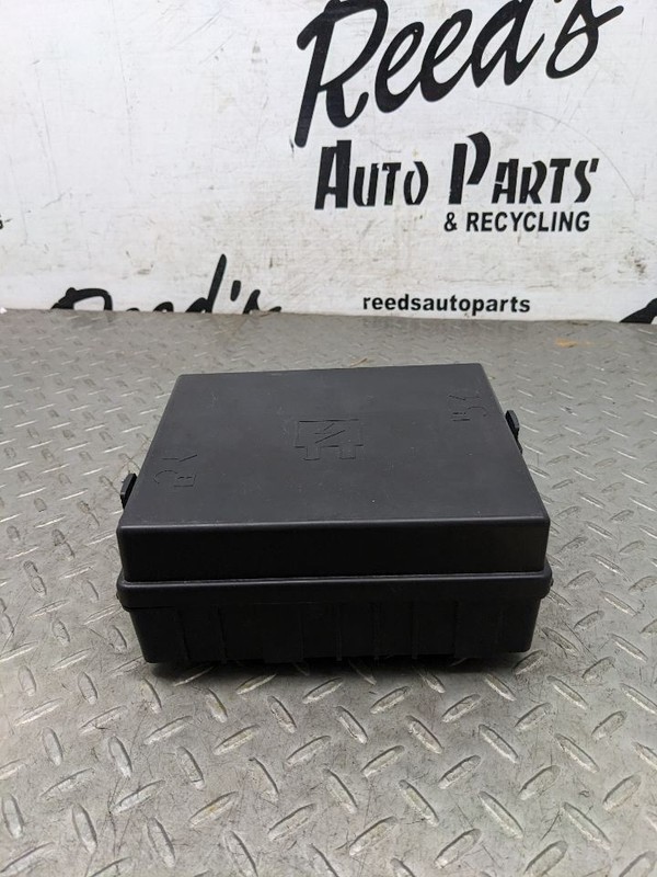 21-24 Express Van 2500 Fuse Relay Power Distribution Box OEM 1185005