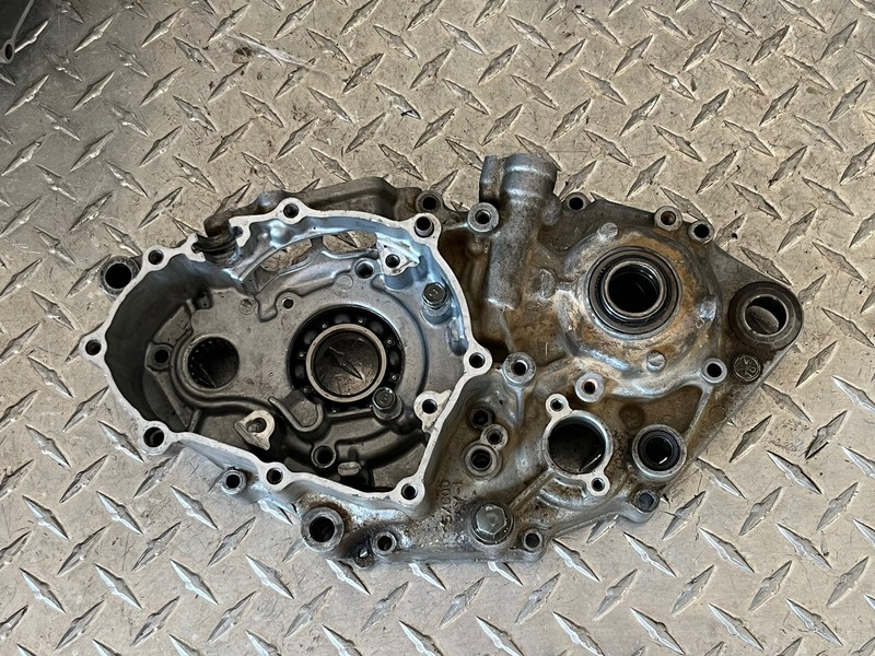 05 Yamaha YZ250F Engine Motor Left Crank Shaft Case Crankcase YZ 250F