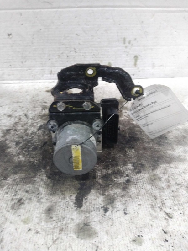 2018 Hyundai Sonata ABS Pump & Motor Assembly OEM 58920C2210 95K Miles