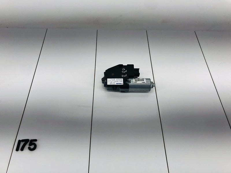 11-17 VOLKSWAGEN TOUAREG FRONT UPPER OVERHEAD SUNROOF MOONROOF MOTOR OEM