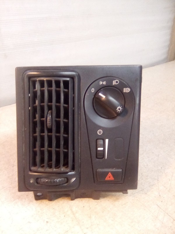 Volvo VNL Switch & Vent Panel Assembly 20911930,20953575-P04