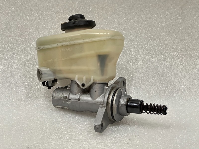 2013-2015 Lexus Gs350 Brake Booster Master Cylinder - 47201-30822
