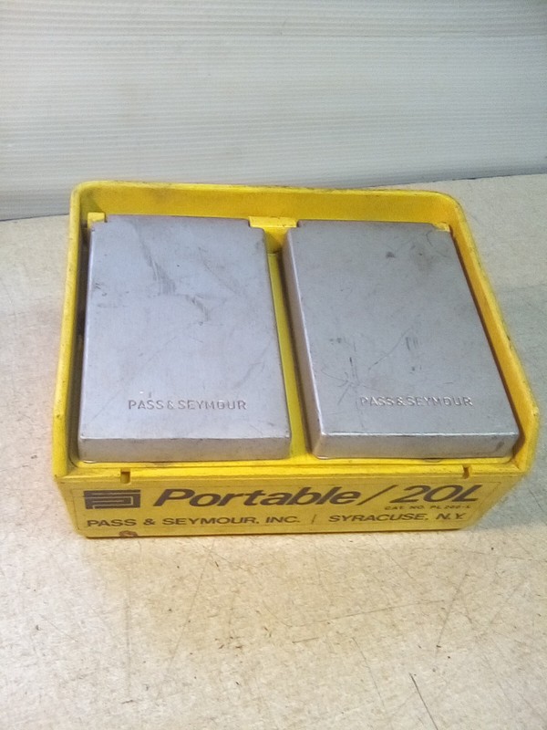 Legrand Pass & Seymour PL 200-L Portable/20L