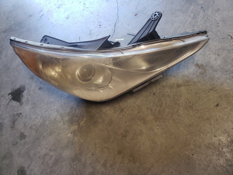 2017-2018 Hyundai Elantra Right Side Headlight Assembly OEM