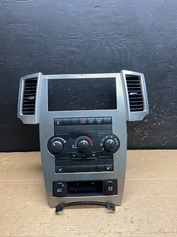 2008 to 2010 Jeep Grand Cherokee Center A/C Heater Climate Control OEM W2044 DG