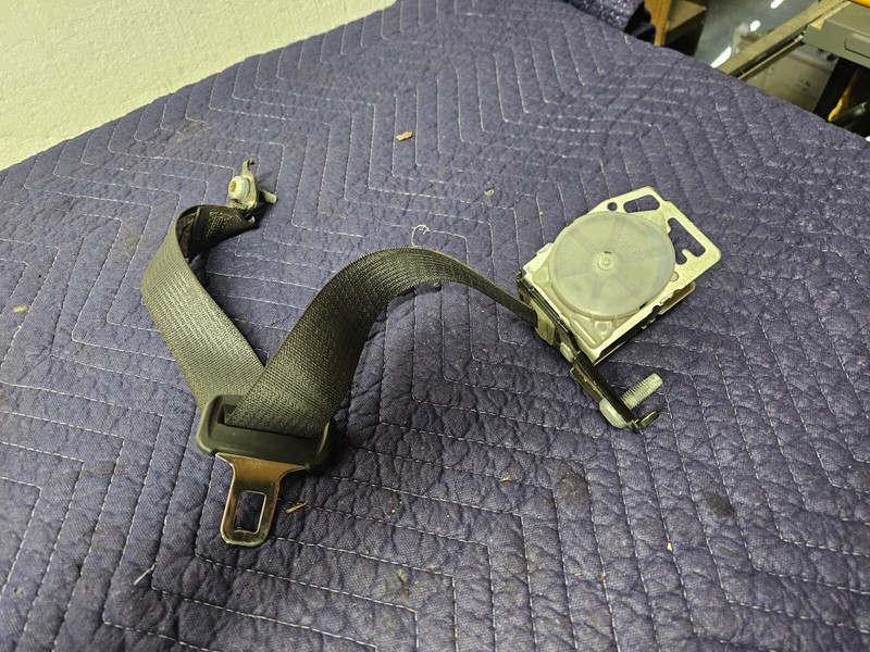 2010-2014 FORD MUSTANG GT REAR RIGHT PASSENGER SIDE SEAT BELT OEM