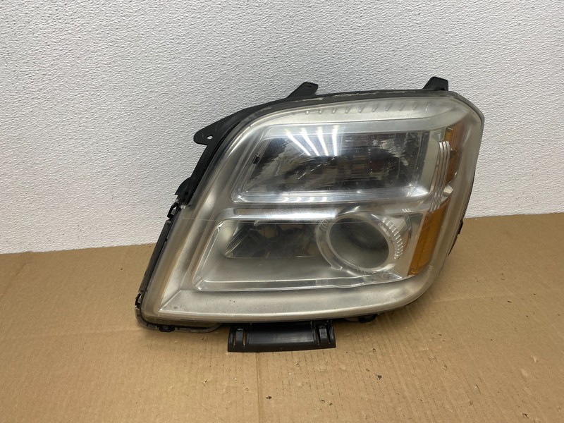 2010 to 2015 GMC Terrain Halogen Left Driver Lh Side Headlight AB8104 DW