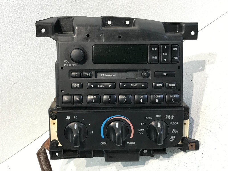 99-02 EXPEDITION AM/FM RADIO CASSETTE CD PLAYER CLIMATE TEMP YL1F-18C870-EB