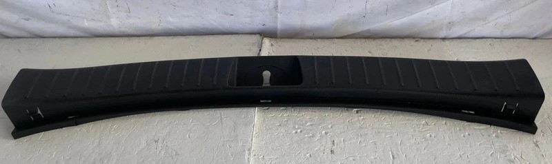 2021-2023 HYUNDAI SANTA FE TRUNK LATCH LOCK SILL SCUFF PLATE COVER TRIM # 107950